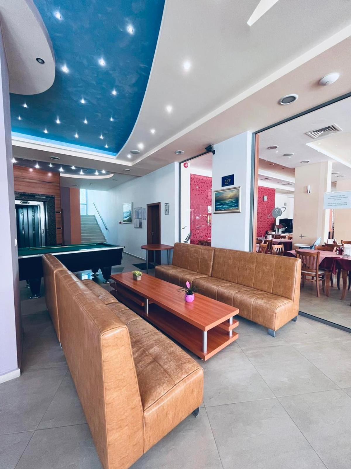 Hotel Riagor Slăntjev Brjag Exteriör bild