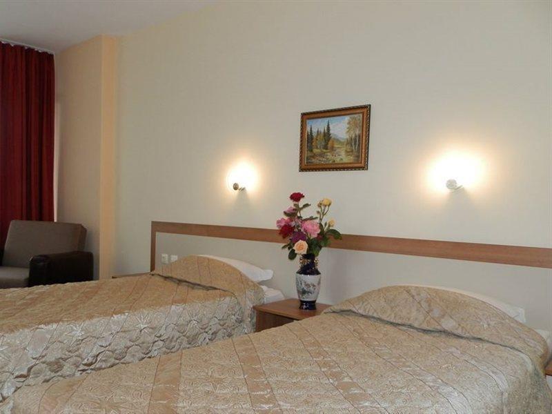 Hotel Riagor Slăntjev Brjag Exteriör bild