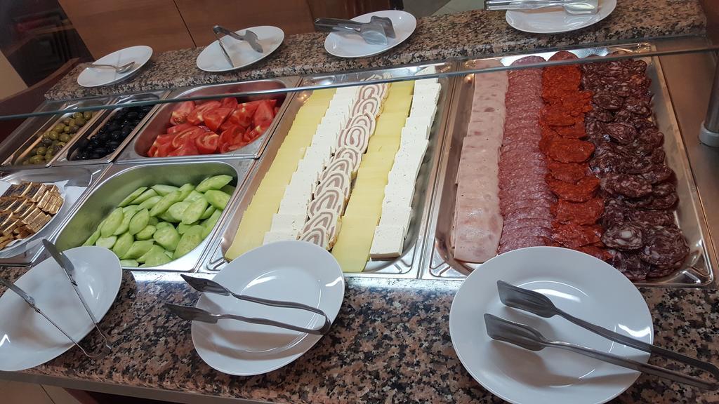 Hotel Riagor Slăntjev Brjag Exteriör bild