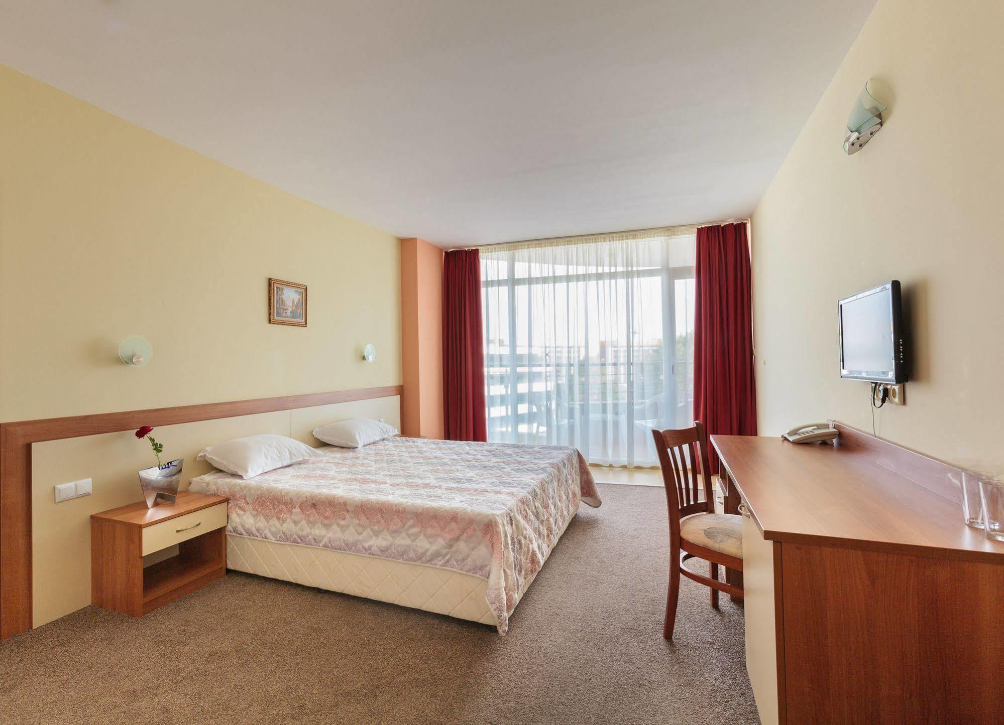 Hotel Riagor Slăntjev Brjag Exteriör bild