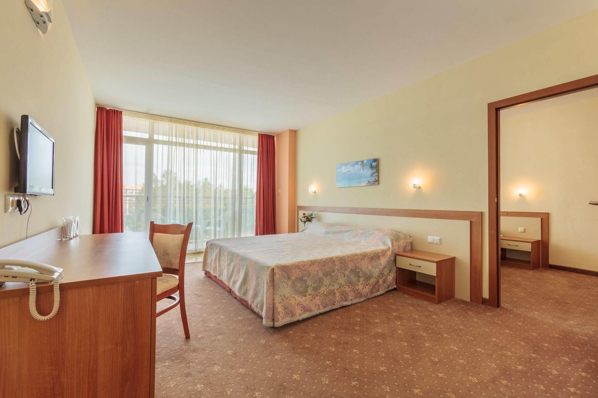 Hotel Riagor Slăntjev Brjag Exteriör bild