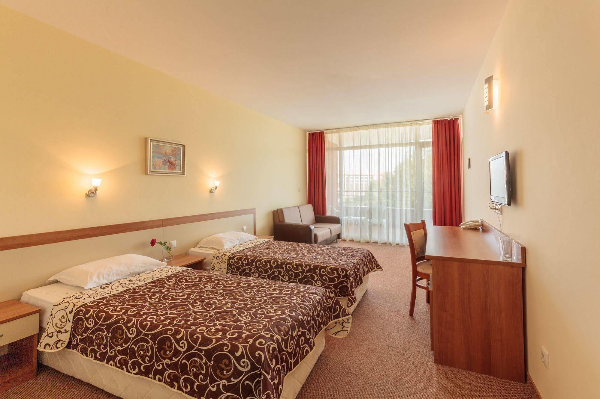 Hotel Riagor Slăntjev Brjag Exteriör bild